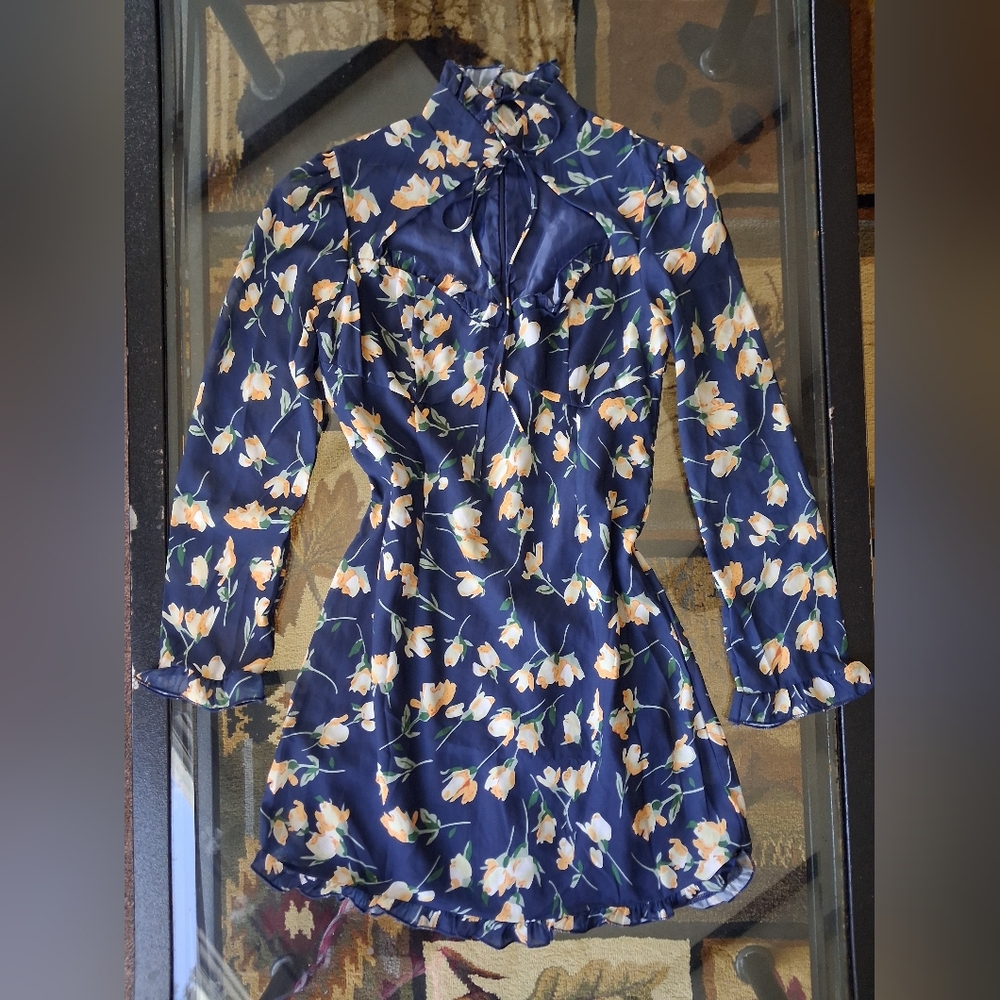 Floral Sweet heart Neck Long Sleeve Dress Collard - Picture 2 of 6